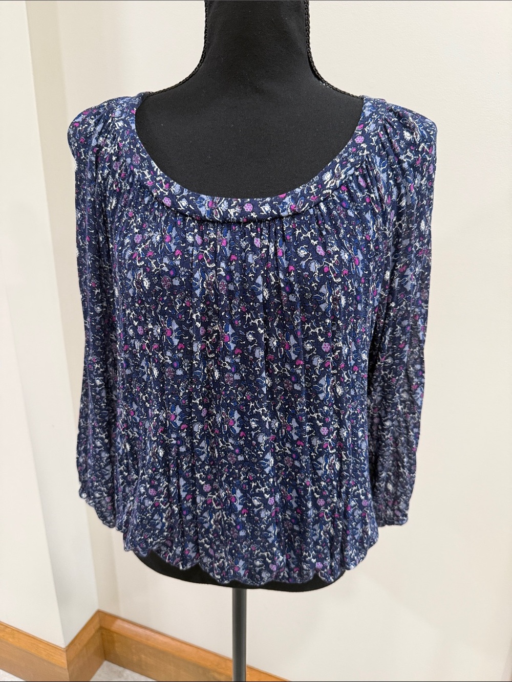 Dalia Navy pleated floral lightweight to blouse 3/4 sleeves size S